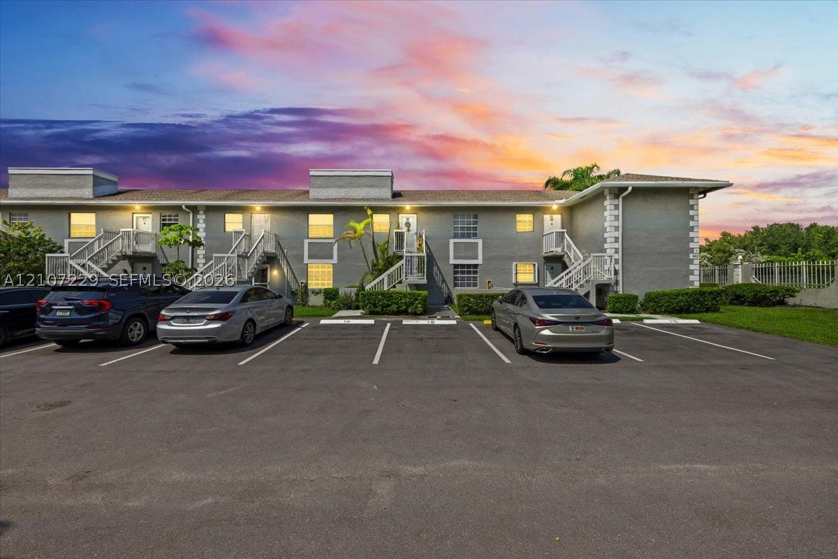 422 NE 210th Cir Ter 205-1