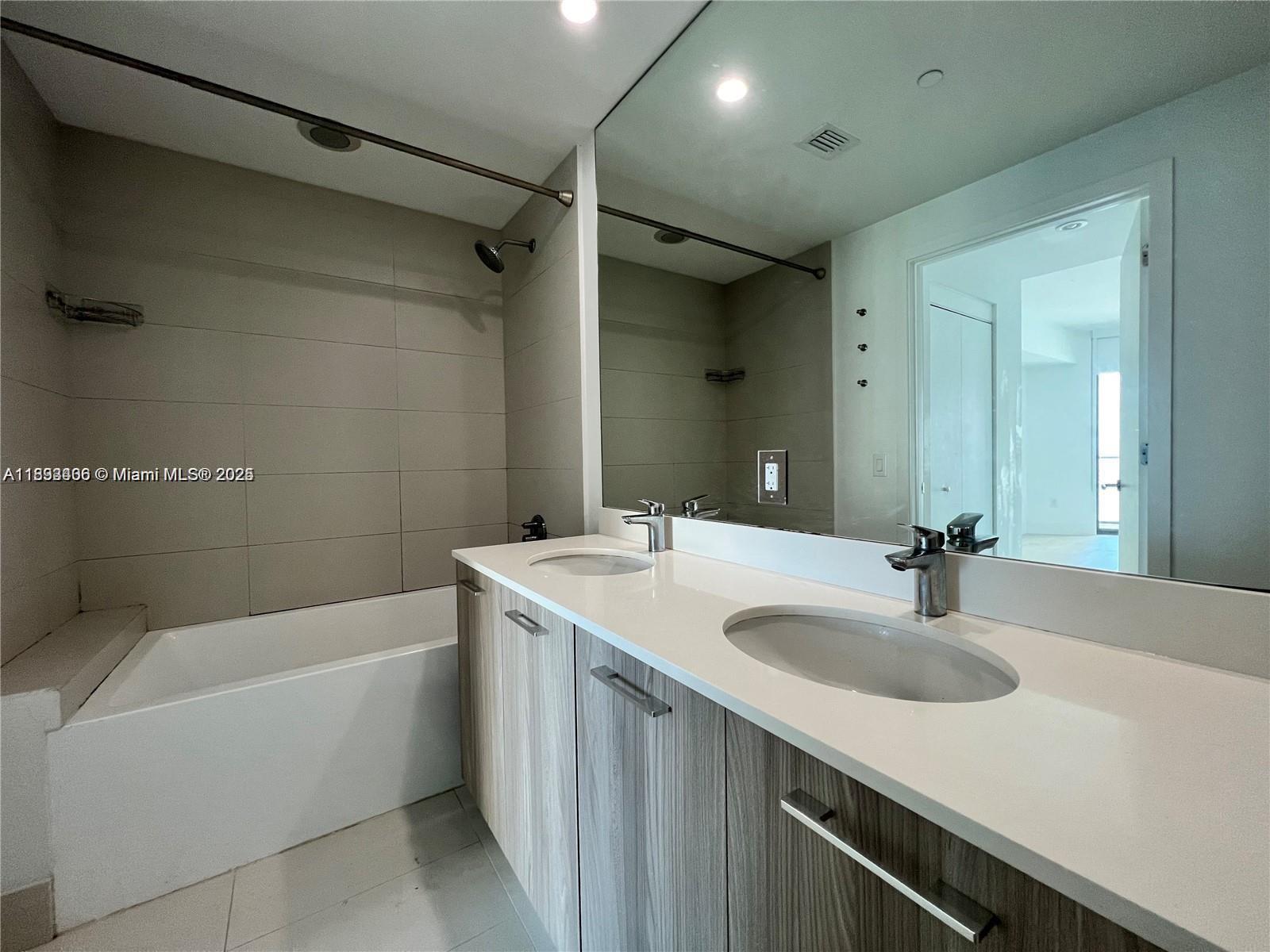 PARAISO BAYVIEWS CONDO - Residential Lease