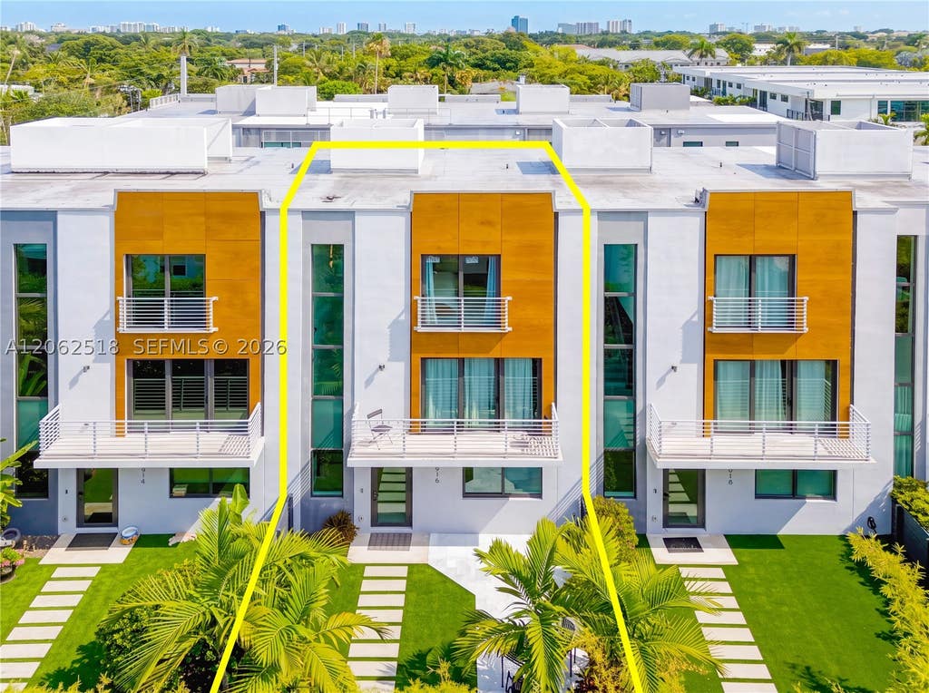 Photo of 916 NE 4th St, Fort Lauderdale, FL 33301 (MLS # A12062518)