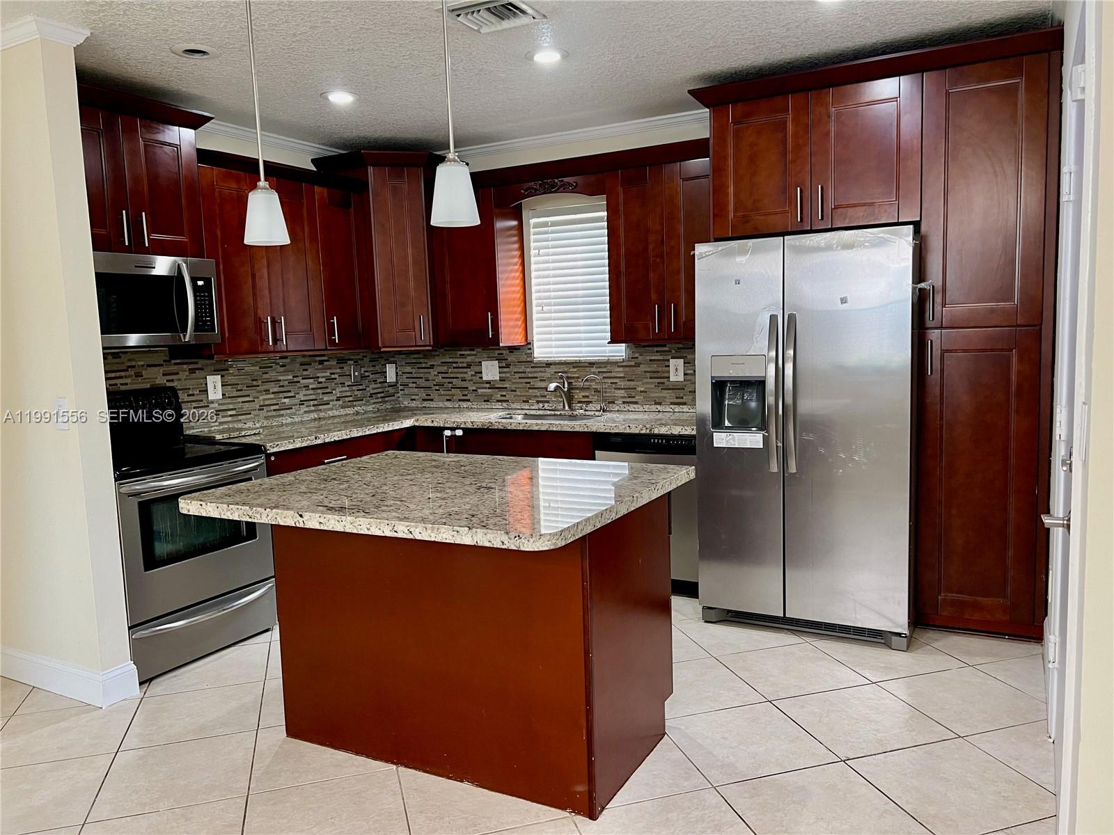 KENSINGTON MANOR - Residential Lease