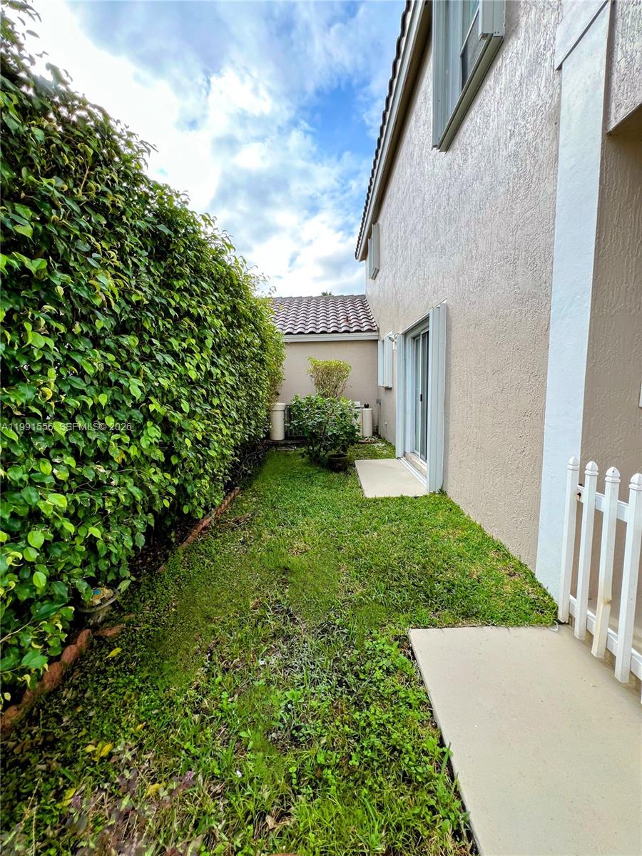 KENSINGTON MANOR - Residential Lease