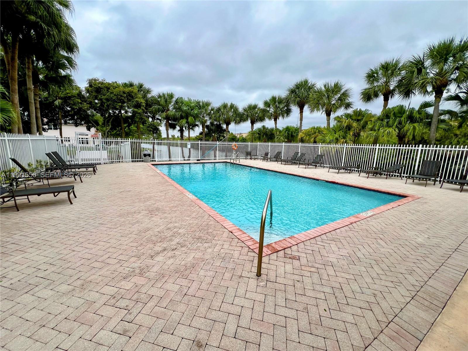 KENSINGTON MANOR - Residential Lease