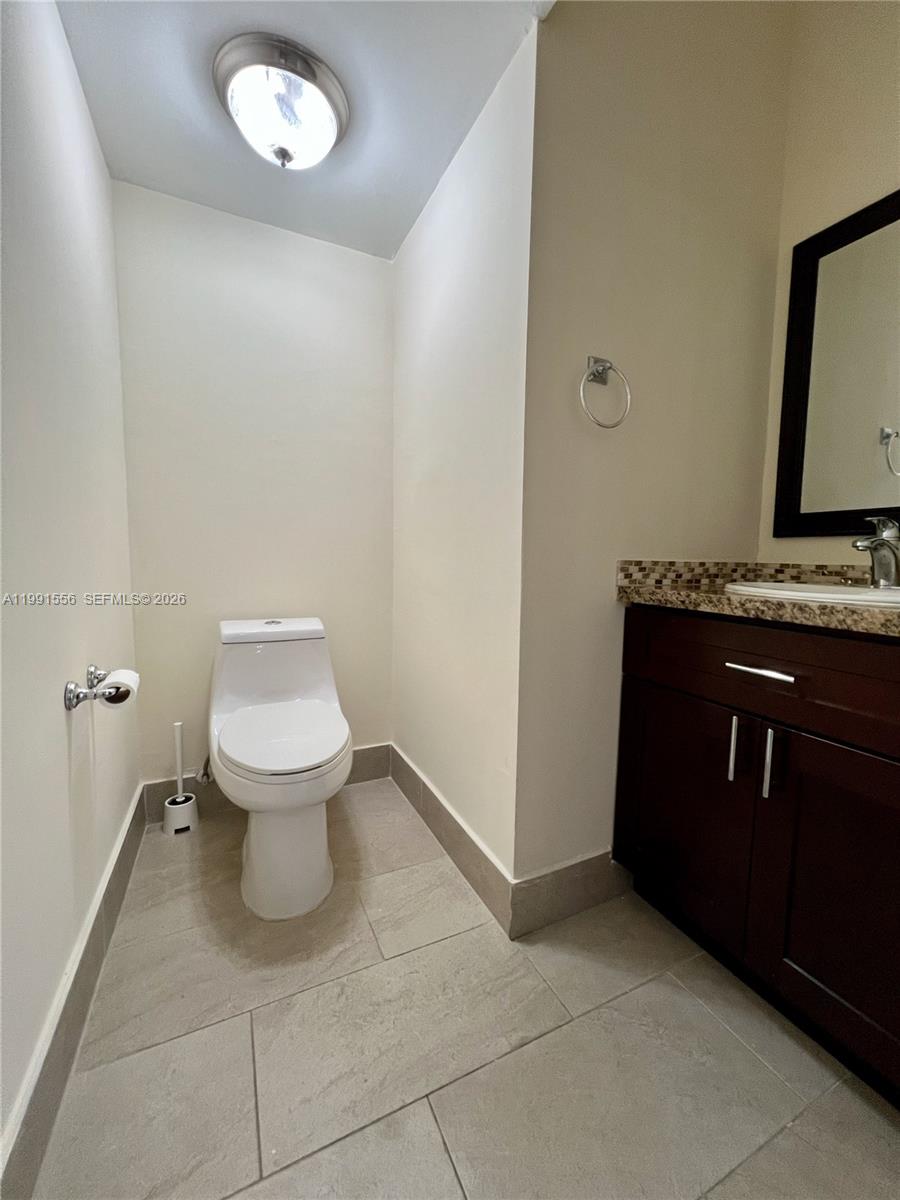 KENSINGTON MANOR - Residential Lease