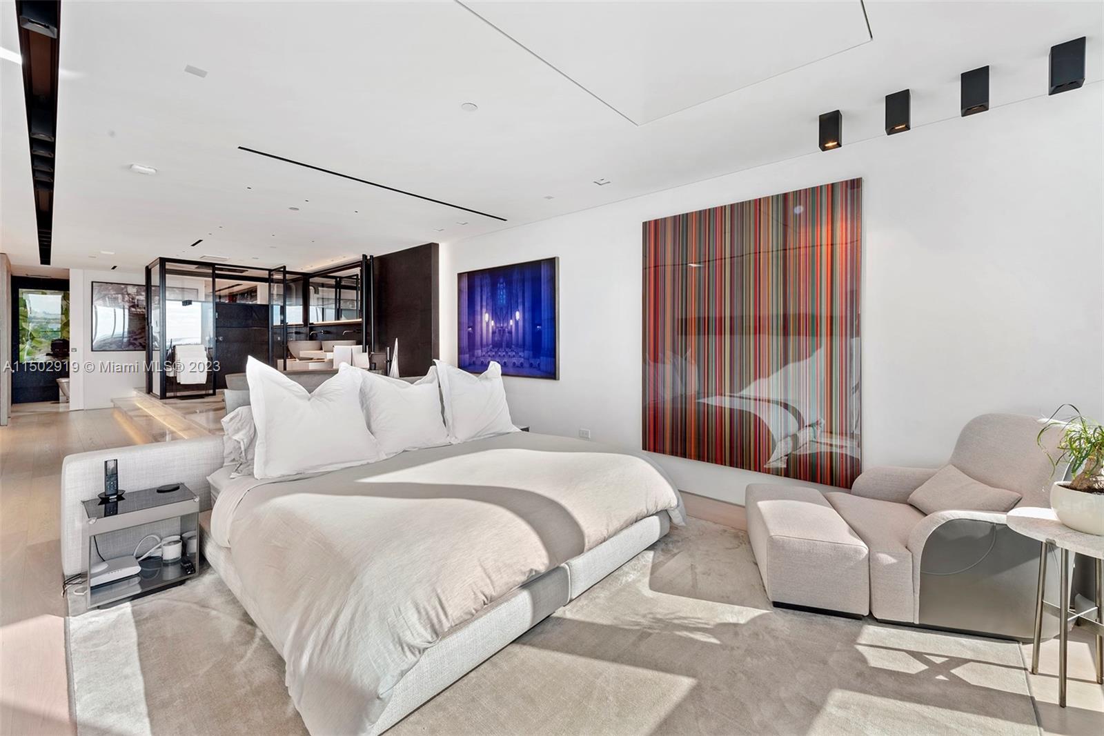 CONTINUUM ON SOUTH BEACH - Residential