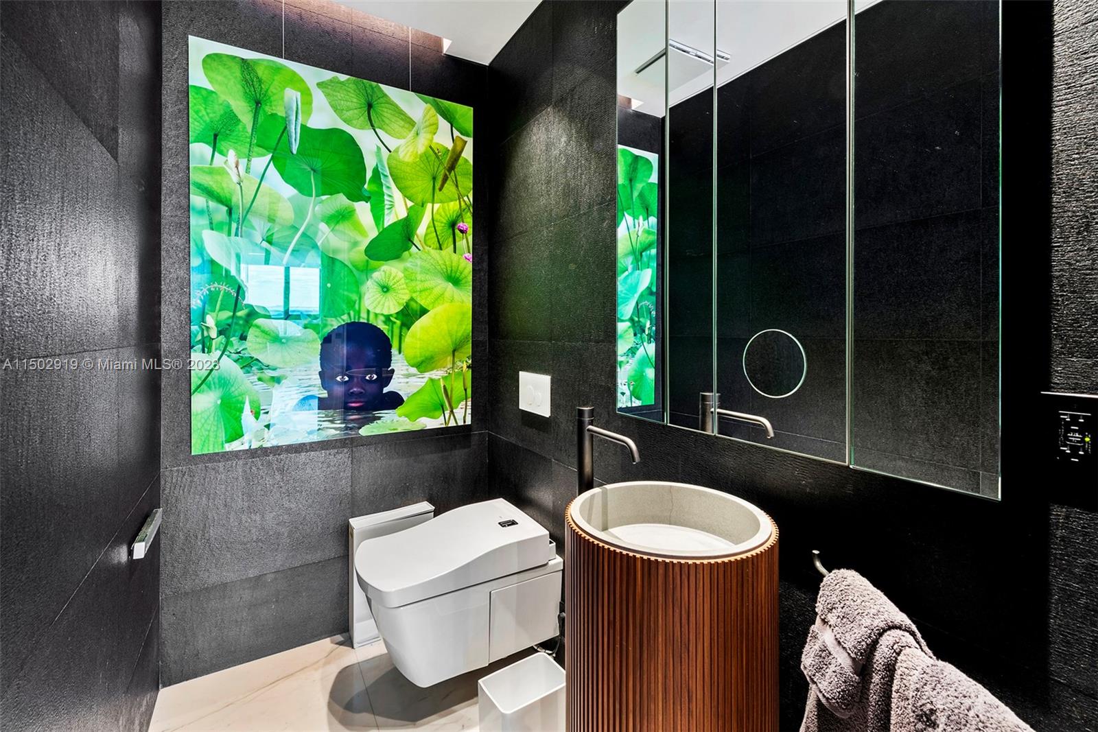 CONTINUUM ON SOUTH BEACH - Residential