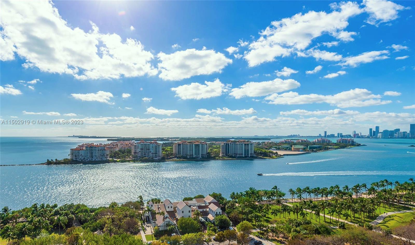 CONTINUUM ON SOUTH BEACH - Residential