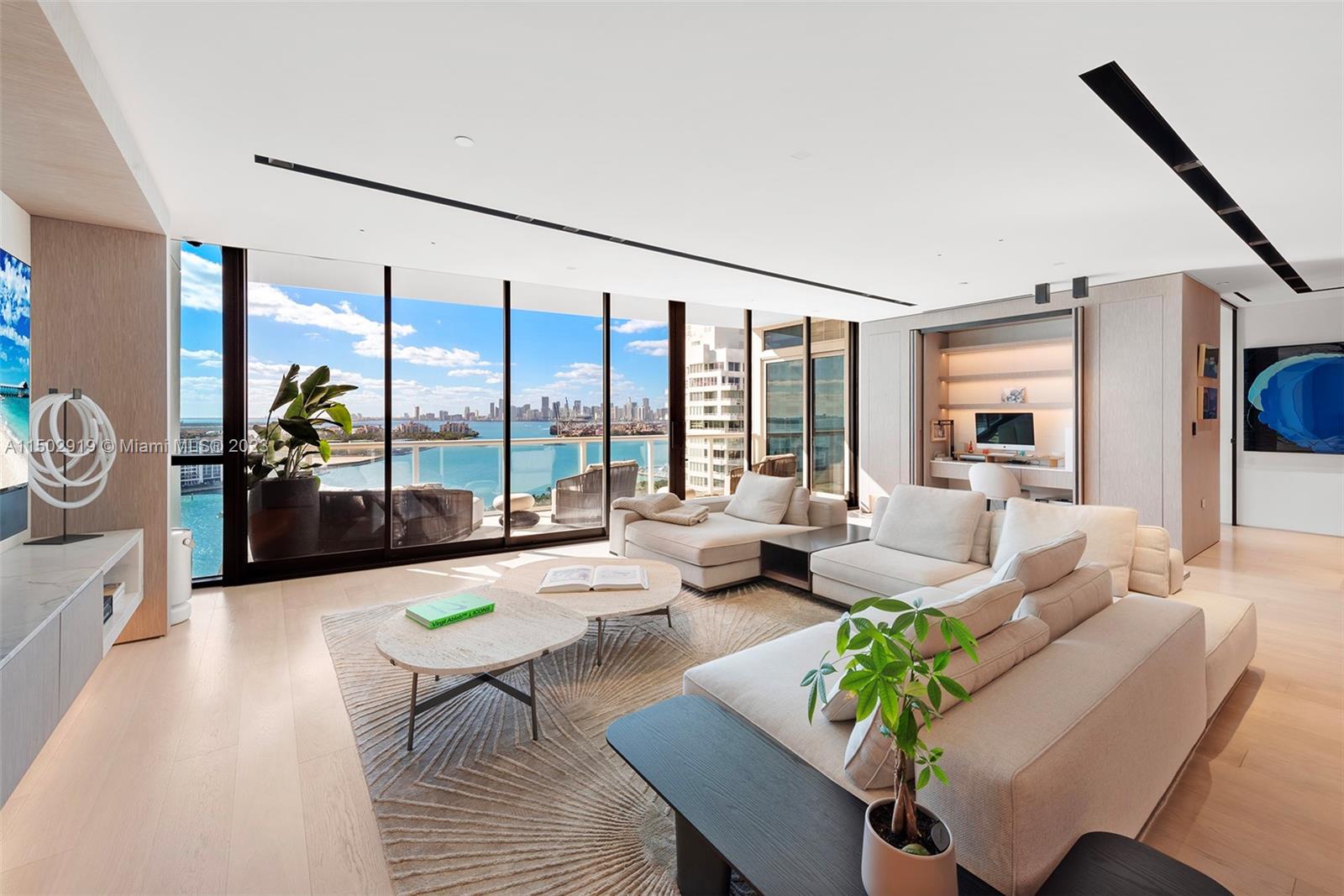 CONTINUUM ON SOUTH BEACH - Residential