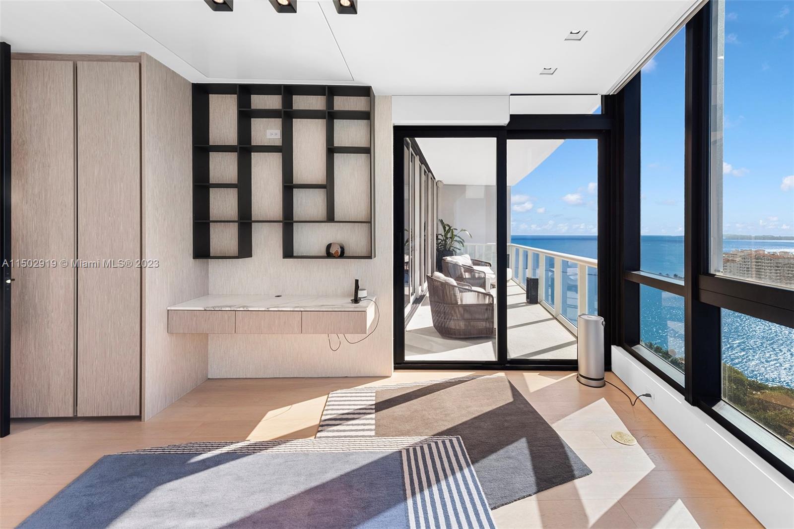 CONTINUUM ON SOUTH BEACH - Residential