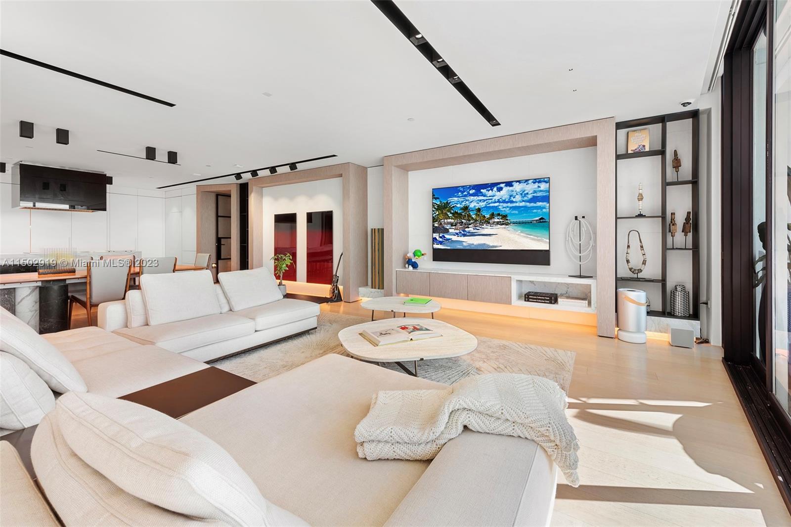 CONTINUUM ON SOUTH BEACH - Residential