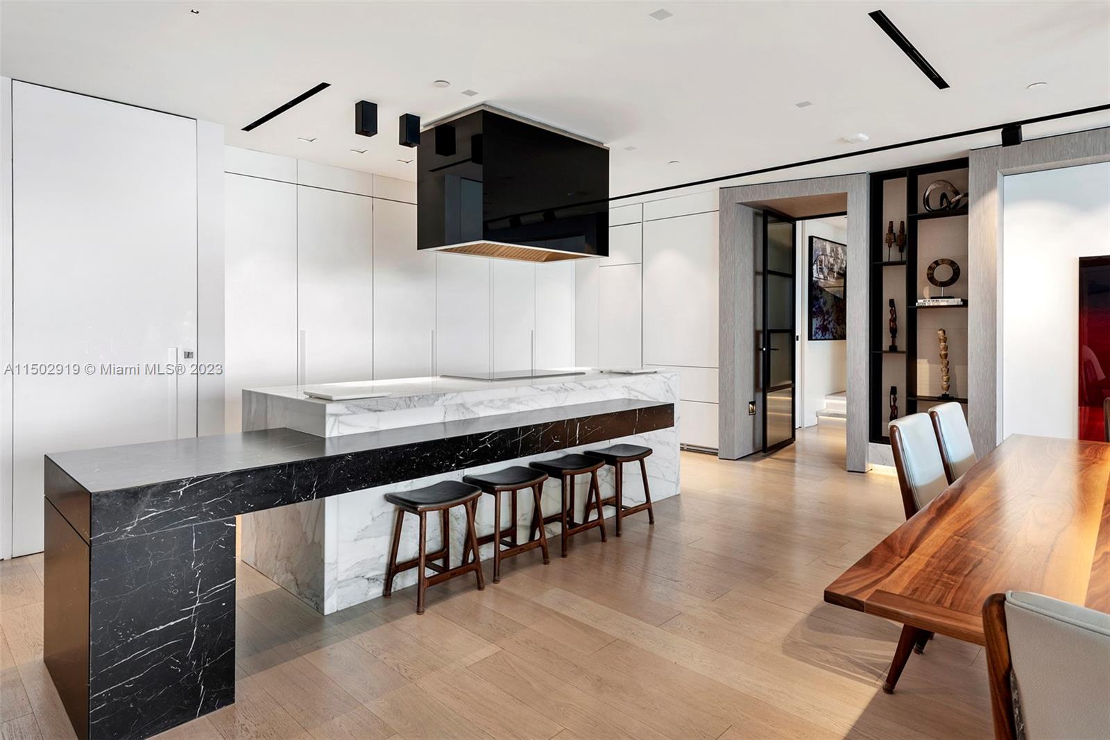 CONTINUUM ON SOUTH BEACH - Residential