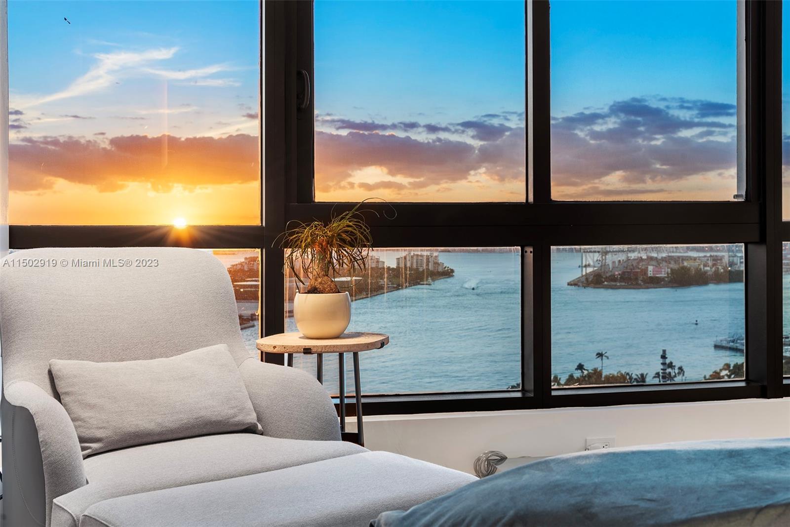 CONTINUUM ON SOUTH BEACH - Residential