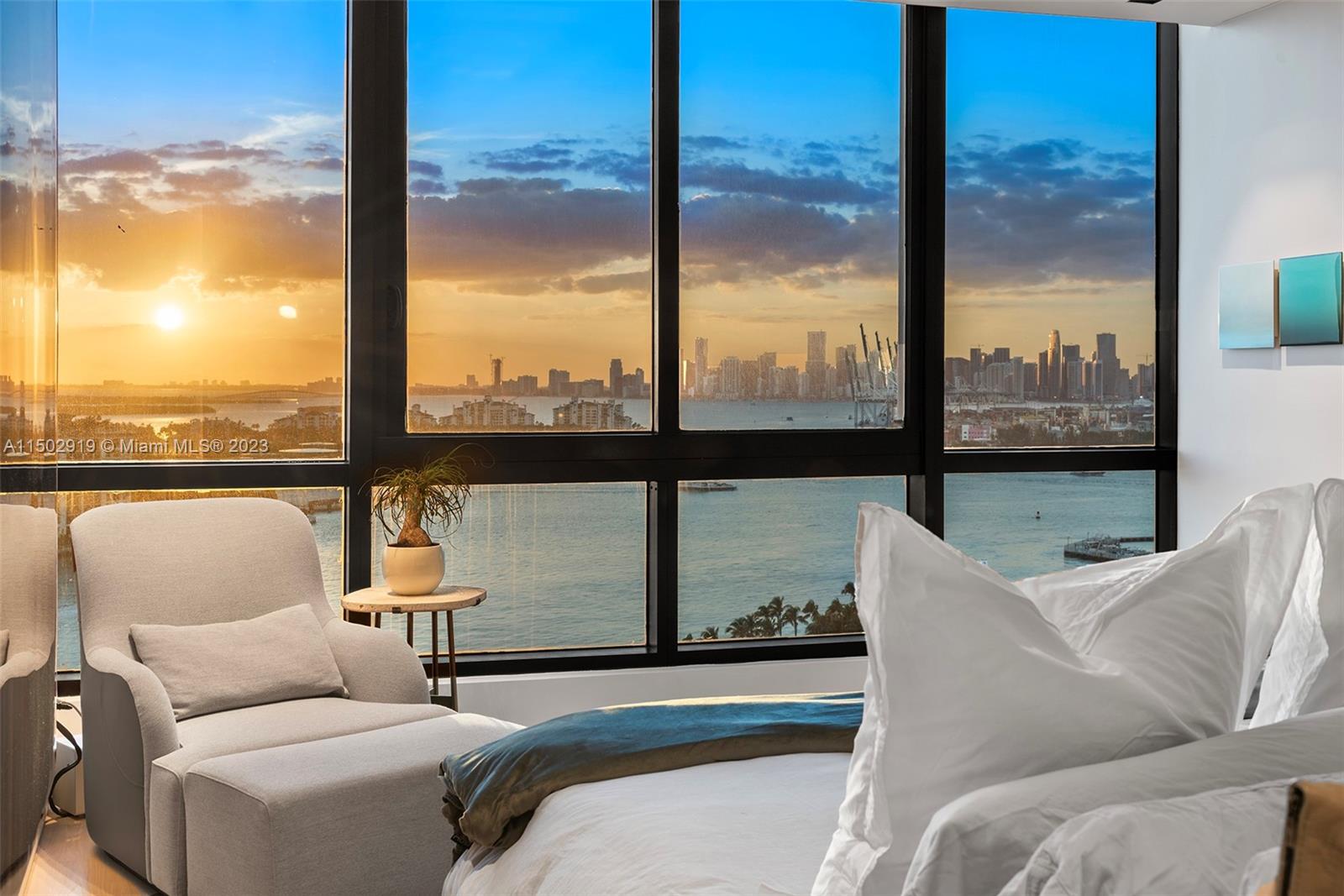 CONTINUUM ON SOUTH BEACH - Residential