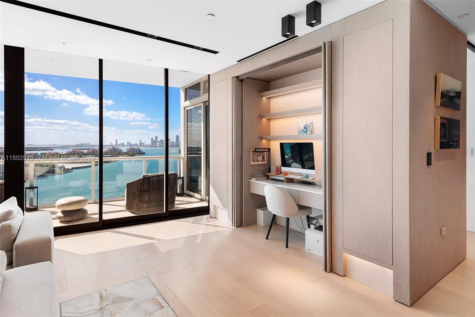 CONTINUUM ON SOUTH BEACH - Residential