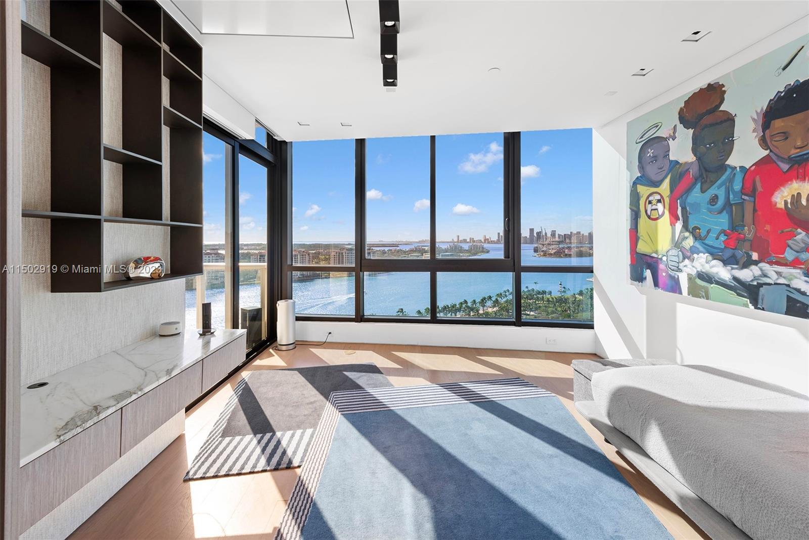 CONTINUUM ON SOUTH BEACH - Residential