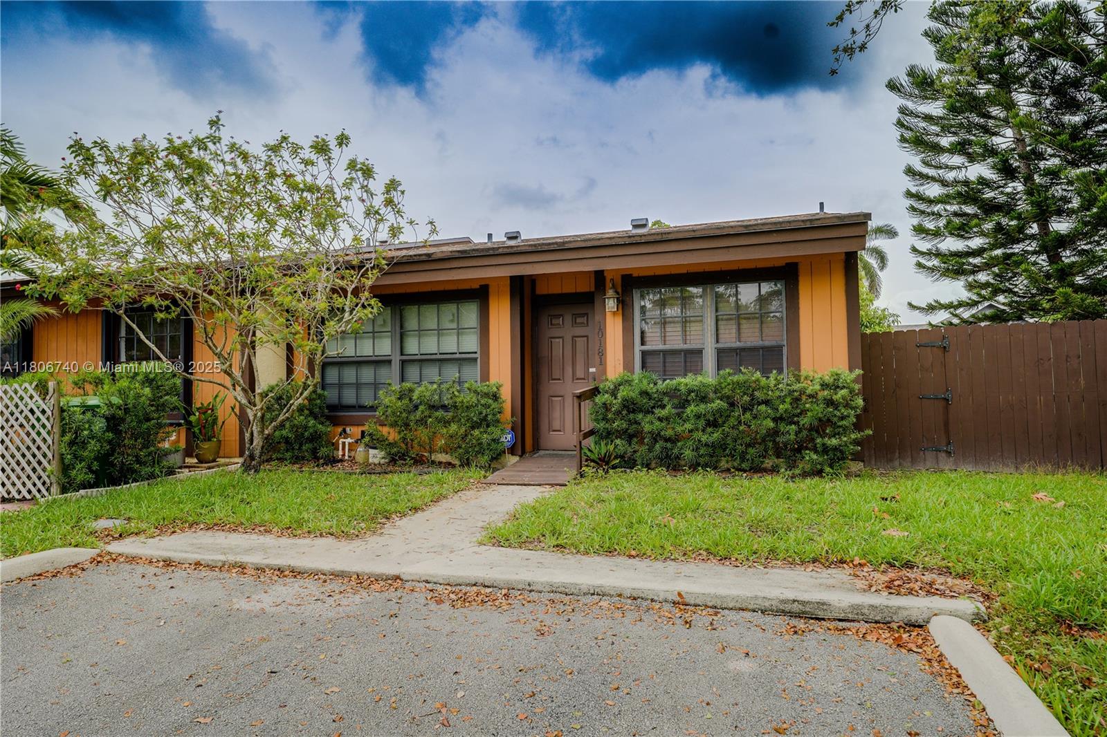 10181 E Cypress Ct