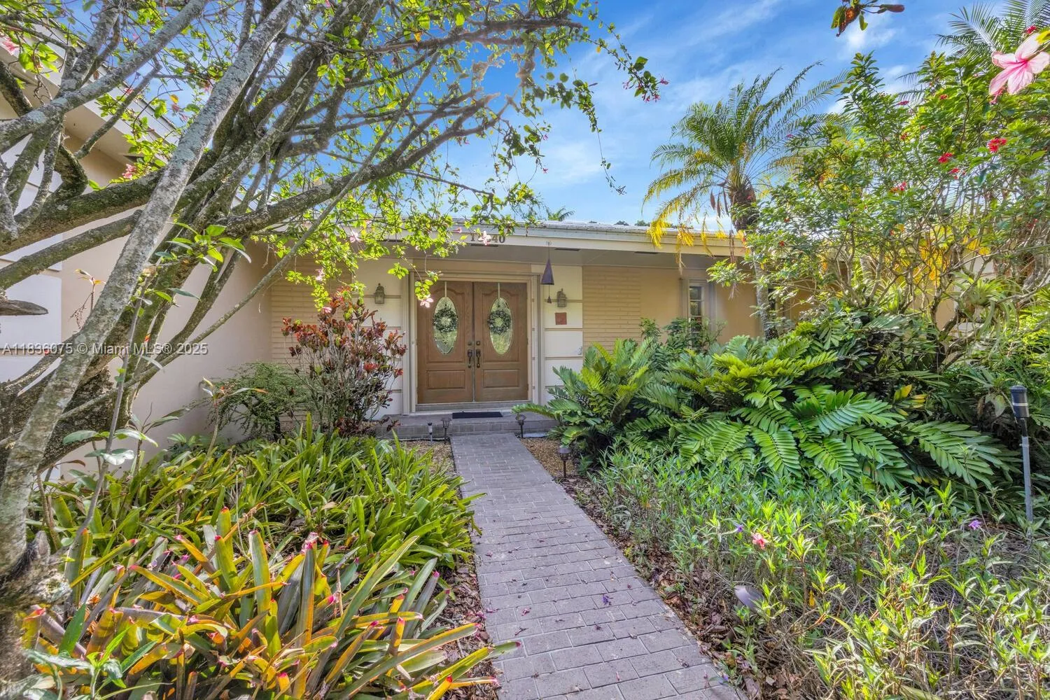 Palmetto Bay, Florida 33157, United States, 4 Bedrooms Bedrooms, ,2 BathroomsBathrooms,Residential,Pending,166643