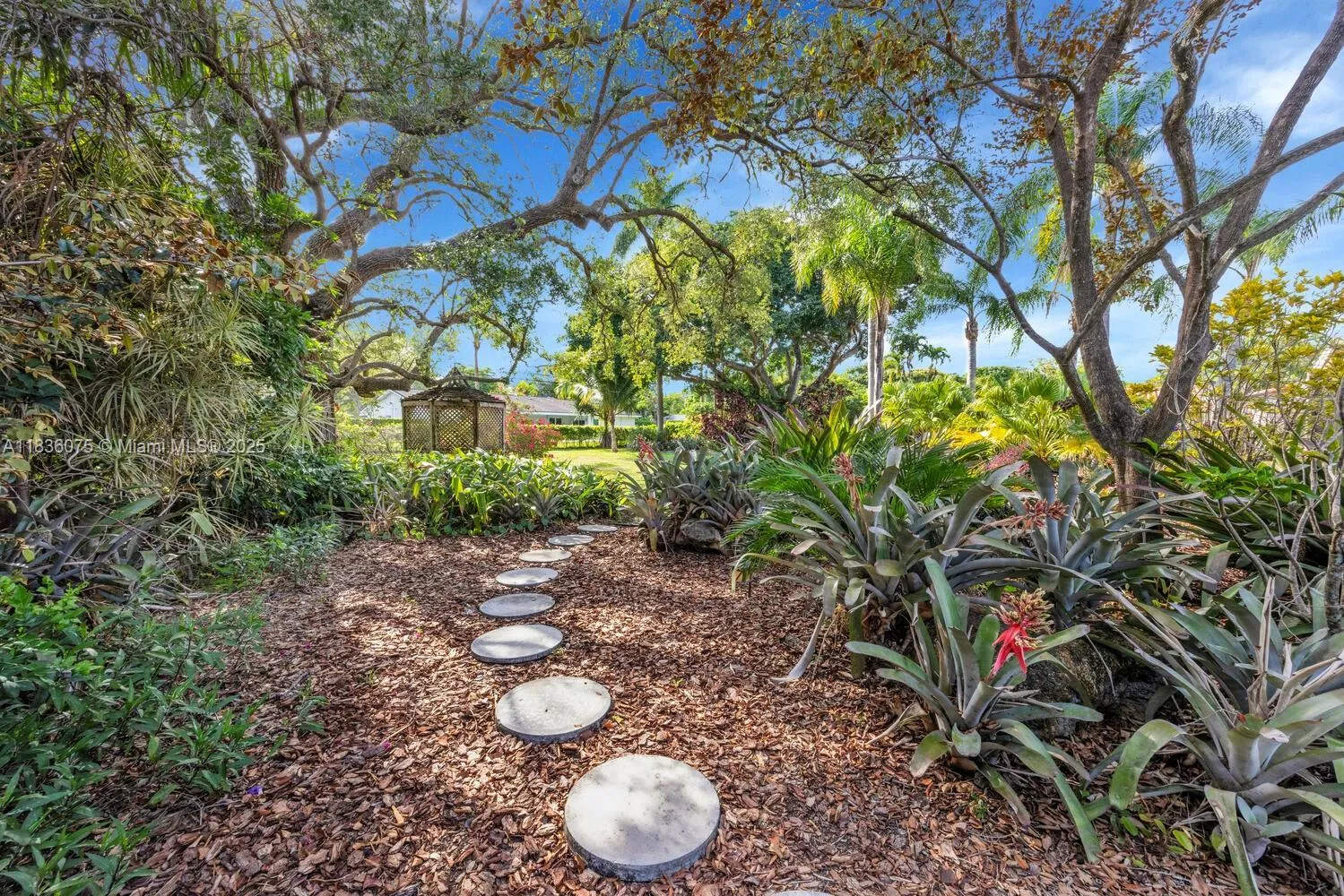 Palmetto Bay, Florida 33157, United States, 4 Bedrooms Bedrooms, ,2 BathroomsBathrooms,Residential,Pending,166643