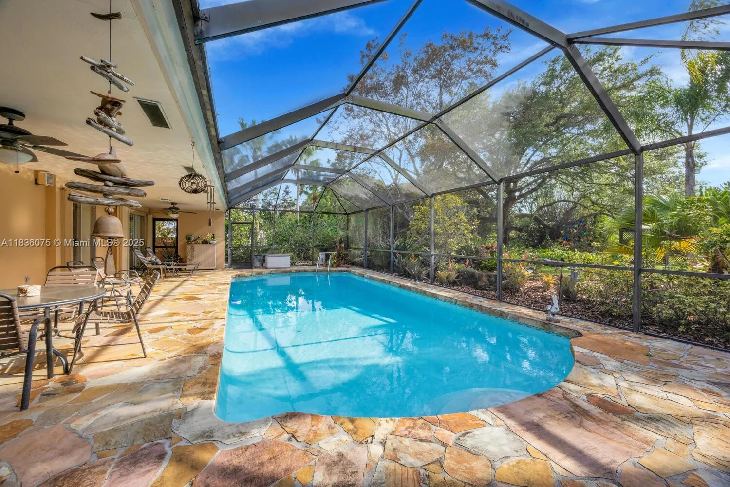 Palmetto Bay, Florida 33157, United States, 4 Bedrooms Bedrooms, ,2 BathroomsBathrooms,Residential,Pending,166643