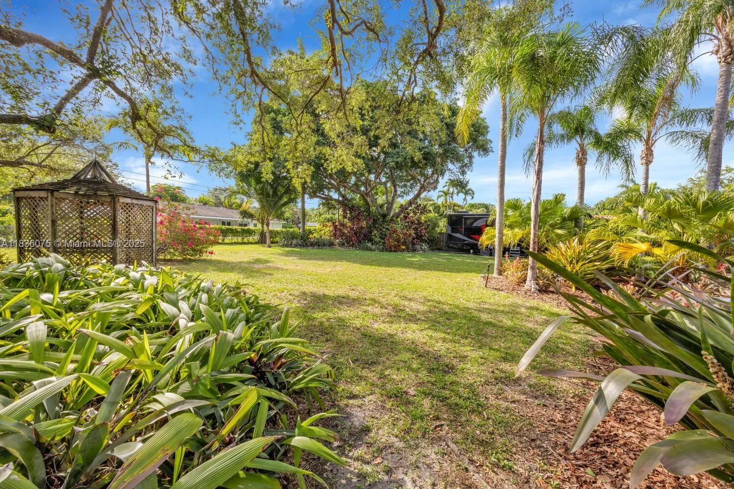 Palmetto Bay, Florida 33157, United States, 4 Bedrooms Bedrooms, ,2 BathroomsBathrooms,Residential,Pending,166643