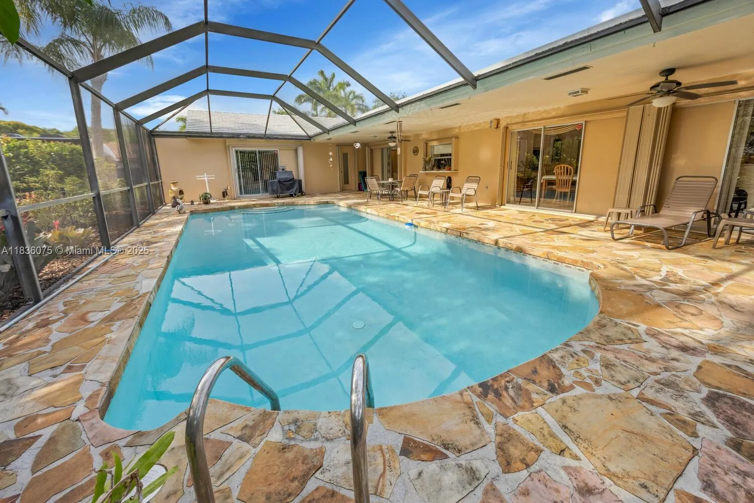 Palmetto Bay, Florida 33157, United States, 4 Bedrooms Bedrooms, ,2 BathroomsBathrooms,Residential,Pending,166643