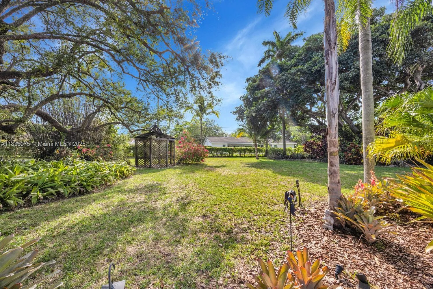 Palmetto Bay, Florida 33157, United States, 4 Bedrooms Bedrooms, ,2 BathroomsBathrooms,Residential,Pending,166643