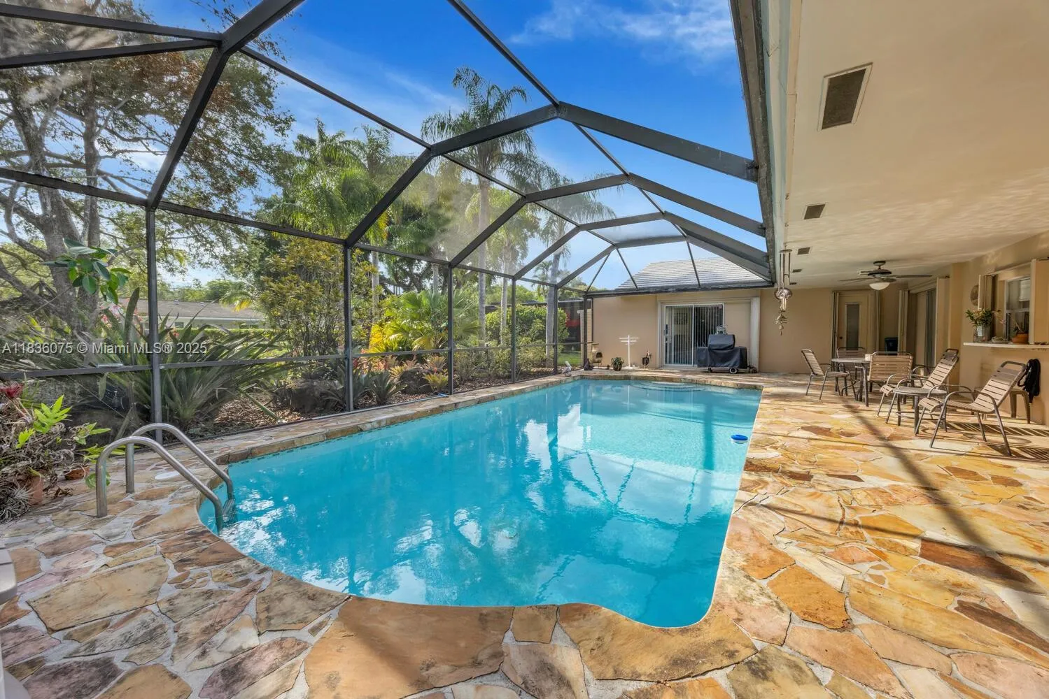 Palmetto Bay, Florida 33157, United States, 4 Bedrooms Bedrooms, ,2 BathroomsBathrooms,Residential,Pending,166643