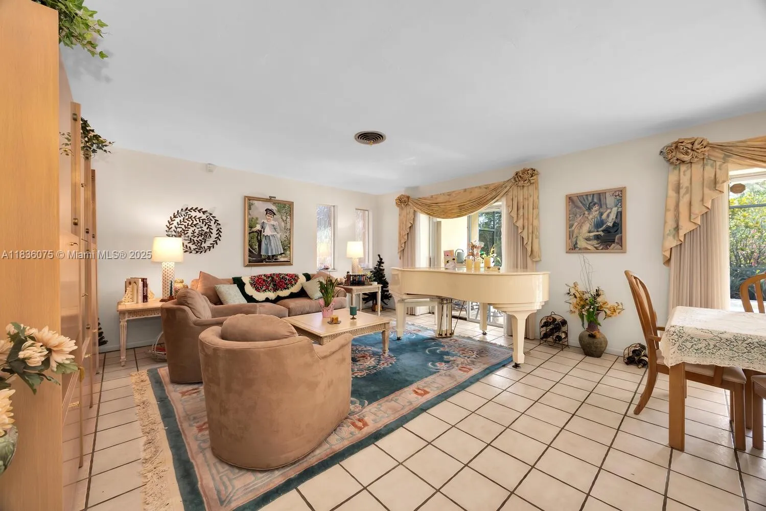 Palmetto Bay, Florida 33157, United States, 4 Bedrooms Bedrooms, ,2 BathroomsBathrooms,Residential,Pending,166643