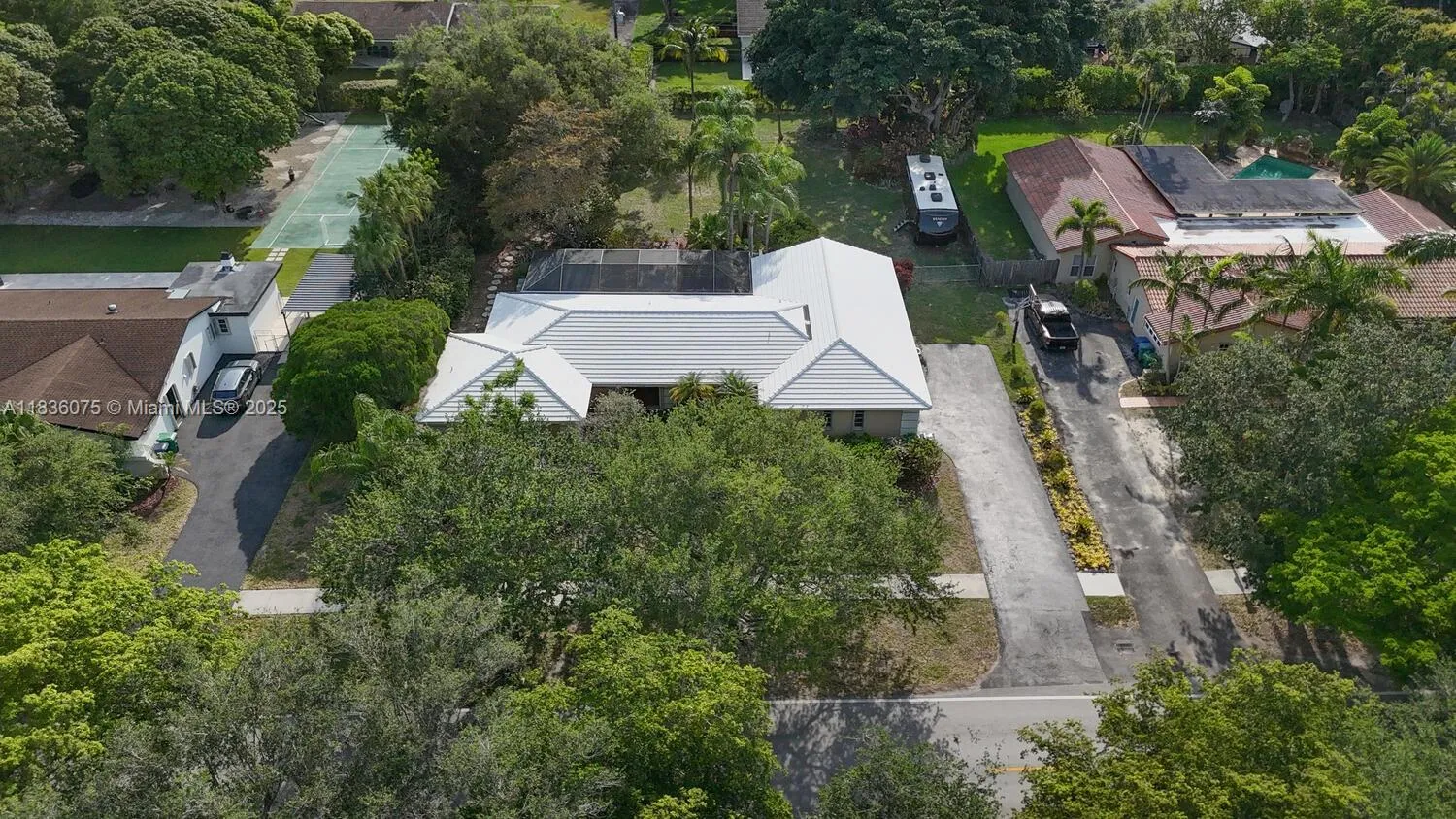 Palmetto Bay, Florida 33157, United States, 4 Bedrooms Bedrooms, ,2 BathroomsBathrooms,Residential,Pending,166643