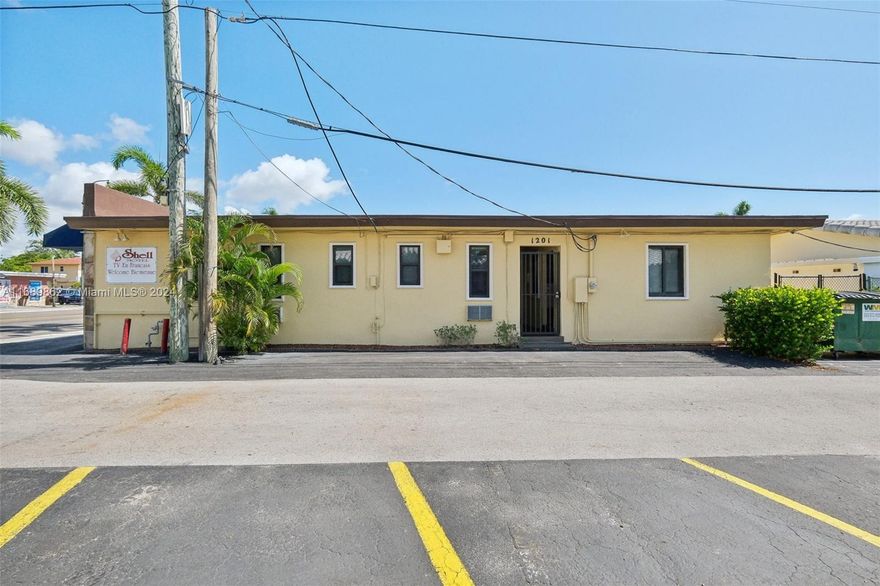 I am honored to present an exclusive investment opportunity for qualified investors: the Shell Motel and a
portfolio of multifamily units. This exceptional offering includes four properties, strategically located between the
bustling Fort Lauderdale Airport and the world-renowned city of Miami. Properties Included: Shell Motel: Featuring
15 recently renovated motel rooms. Roof: Completed in 2023. 1740 Rodman: Comprising 4 rooms. Roof:
Approximately 10 years old. 1748 Rodman: A 7-unit apartment building. All 1/1. Roof: Approximately 10 years
old. 1736-1738 Rodman Street: A duplex with a large one-bedroom, one-bathroom units. Roof: 4 years old.