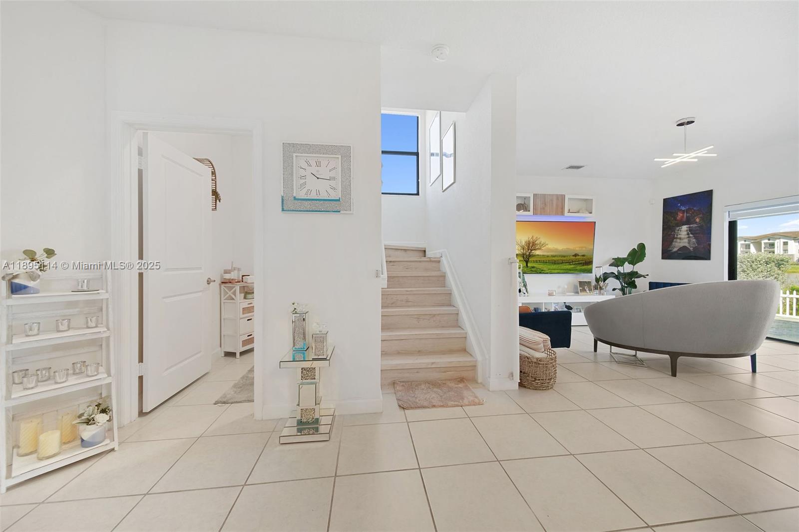 VISTA LAGO - Residential