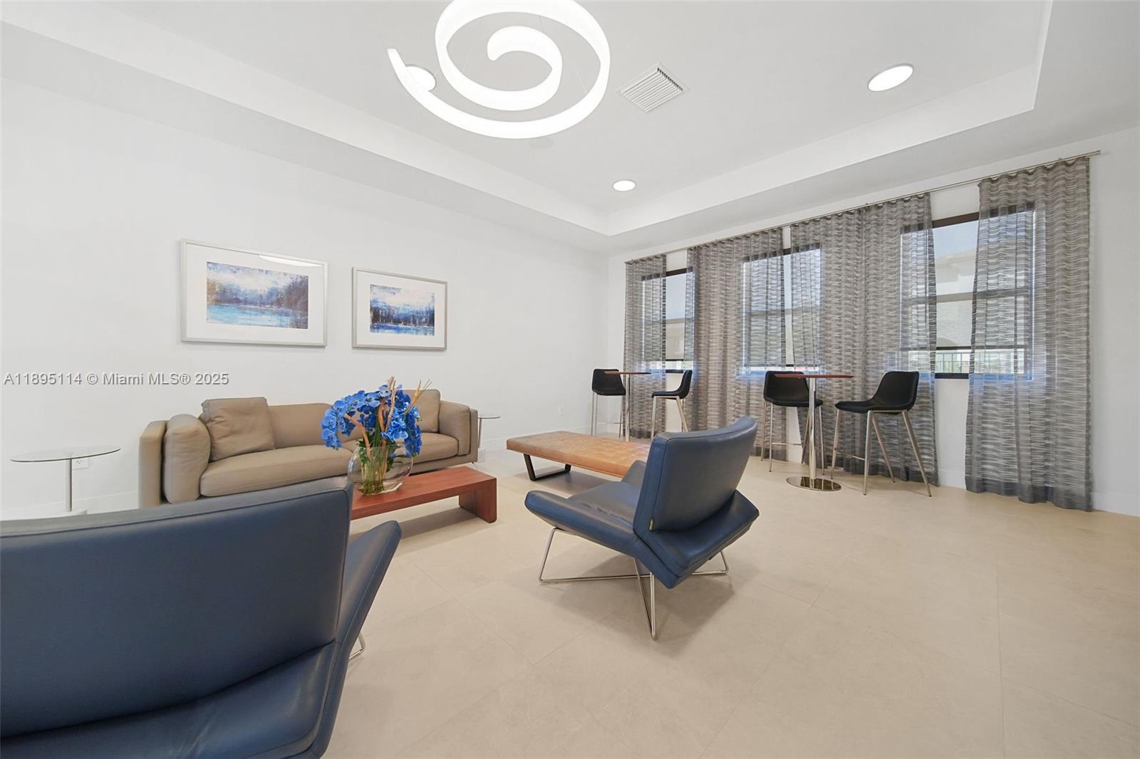 VISTA LAGO - Residential