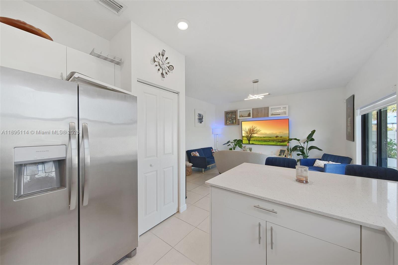 VISTA LAGO - Residential