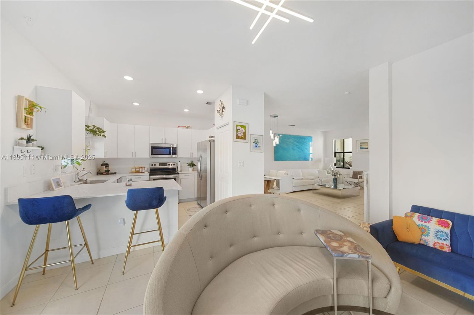VISTA LAGO - Residential