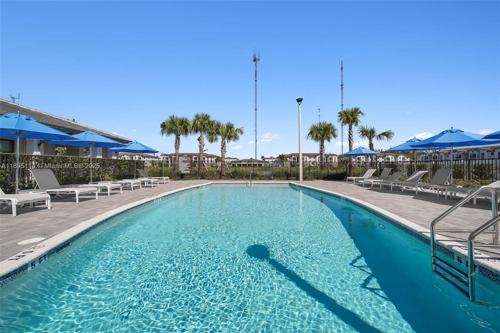 VISTA LAGO - Residential