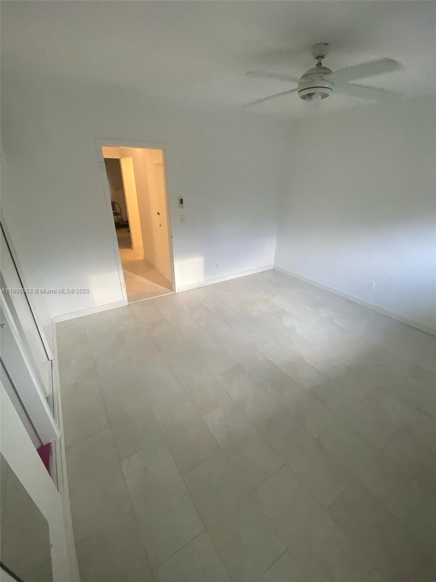 PASADENA GARDEN APARTMENT - Residential