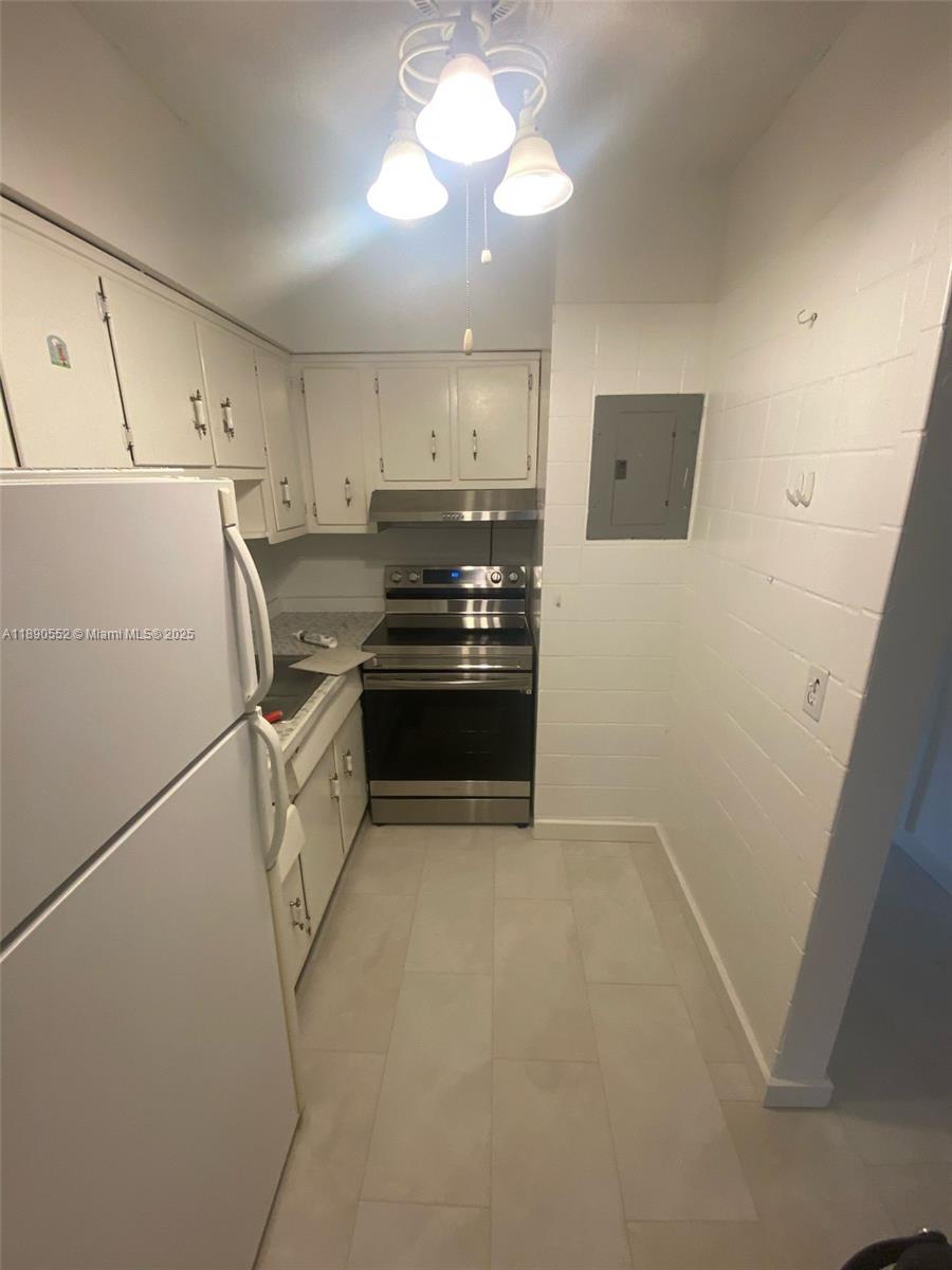 PASADENA GARDEN APARTMENT - Residential