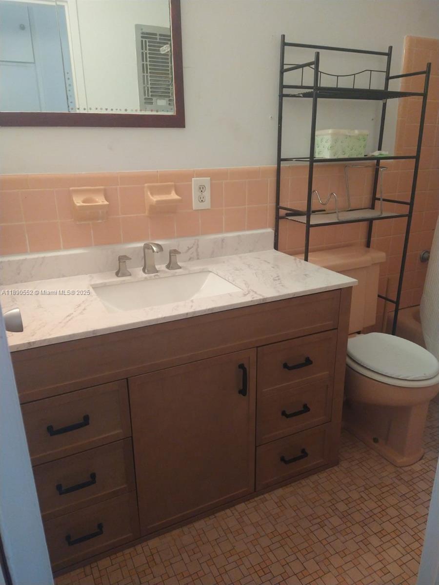 PASADENA GARDEN APARTMENT - Residential