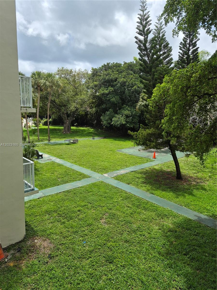 SEVENTEENTH GREEN CONDO - Residential