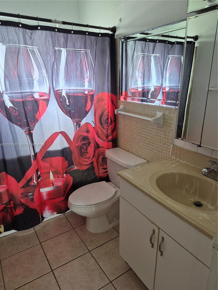 SEVENTEENTH GREEN CONDO - Residential