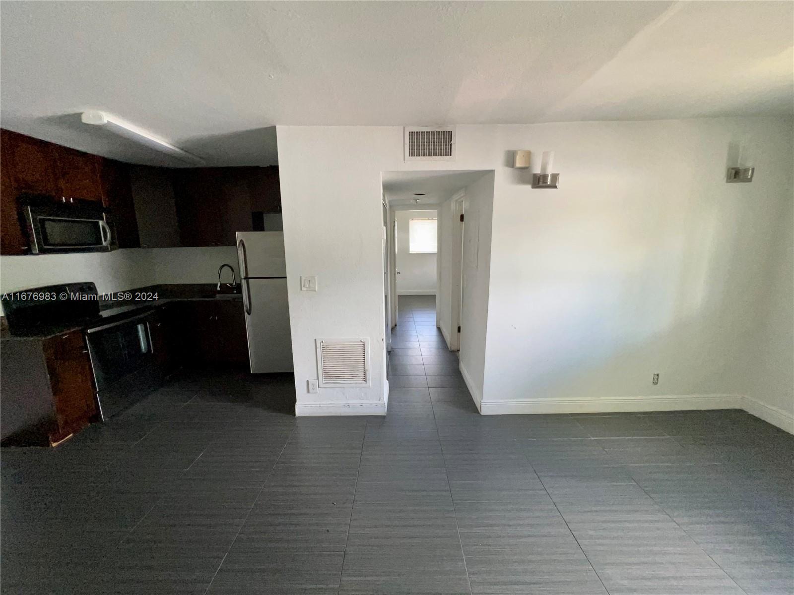 NORTH HOLLYWOOD - Residential Lease