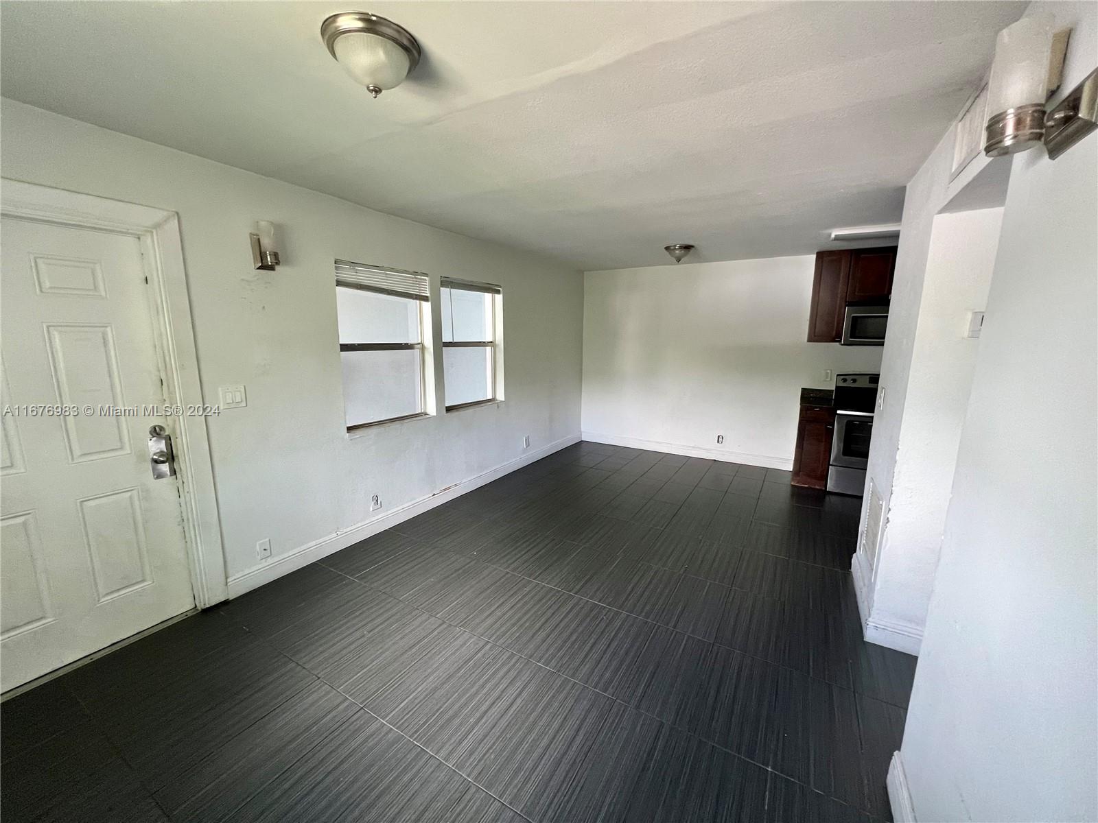 NORTH HOLLYWOOD - Residential Lease