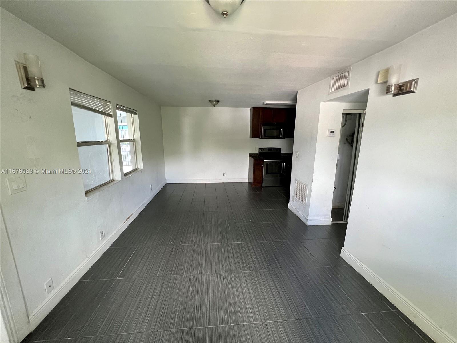 NORTH HOLLYWOOD - Residential Lease