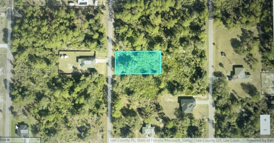 0.5 acres available in a quiet area — an excellent option to build for investment or as a primary residence.