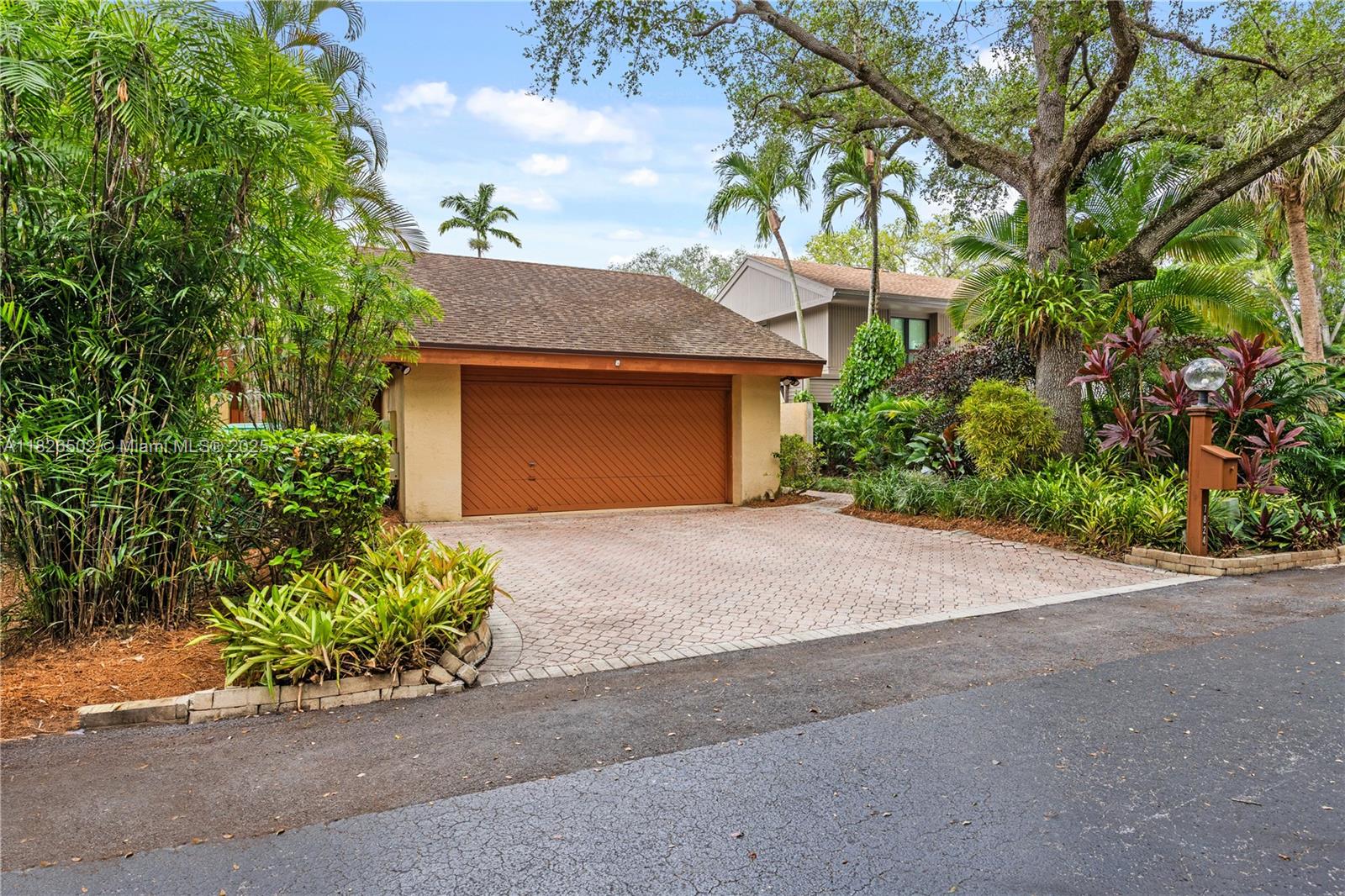 HIDDEN OAKS - Residential