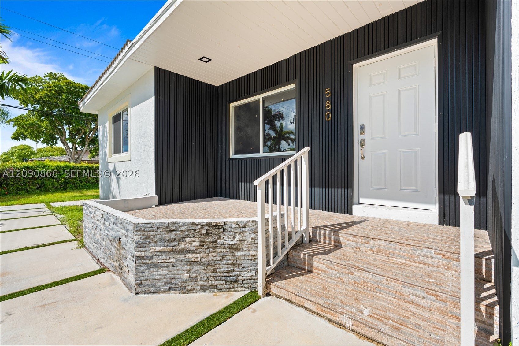 580 Lee Dr