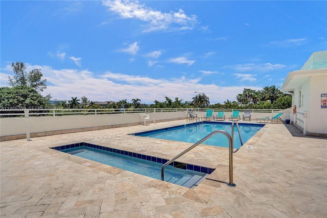 9156 Collins Ave 204