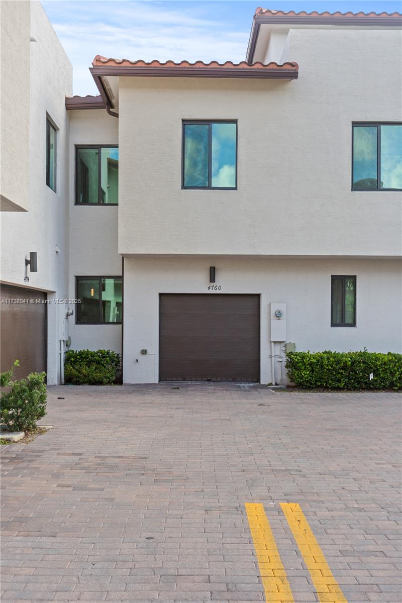DOWNTOWN DORAL SOUTH PHAS - Residential