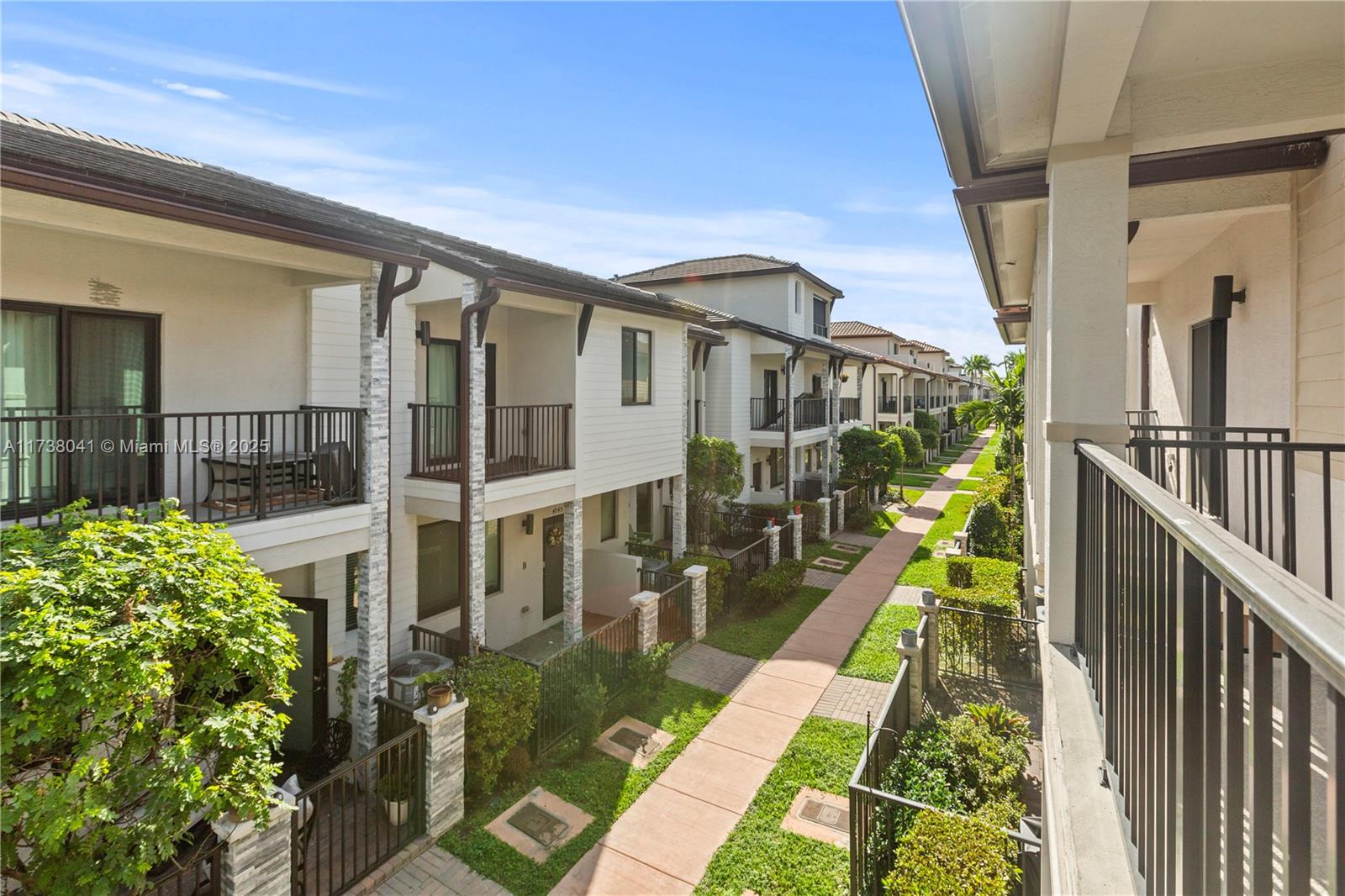 DOWNTOWN DORAL SOUTH PHAS - Residential