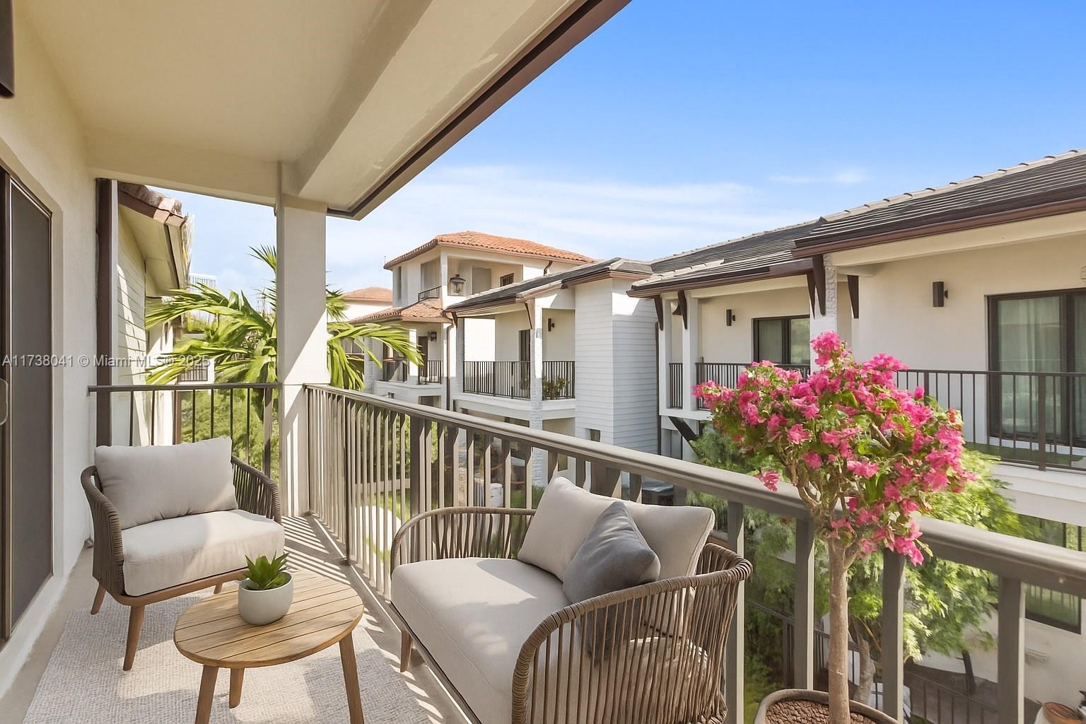 DOWNTOWN DORAL SOUTH PHAS - Residential