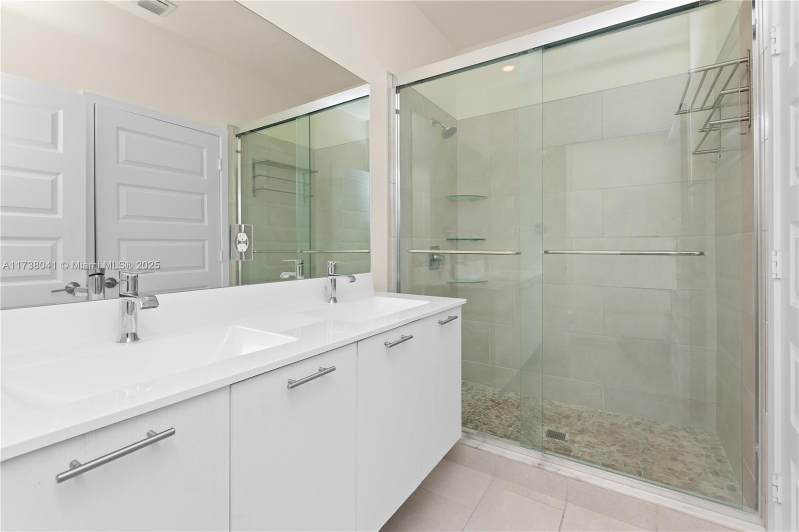 DOWNTOWN DORAL SOUTH PHAS - Residential